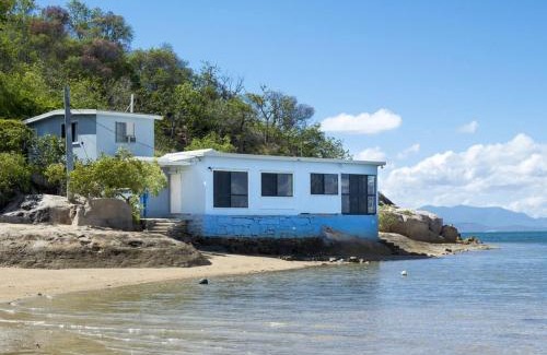 Picnic Bay House | Blue on Cockle