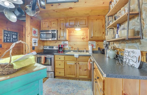 Fancy Gap Cabin | Blue Ridge Mountain Views - Fancy Gap Cabin