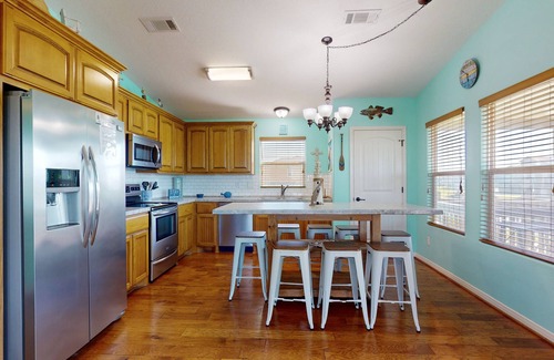 Crystal Beach House | Blue Seagull: 2 BR, 2 BA in Crystal Beach, Sleeps 7