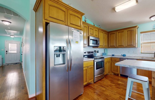 Crystal Beach House | Blue Seagull: 2 BR, 2 BA in Crystal Beach, Sleeps 7