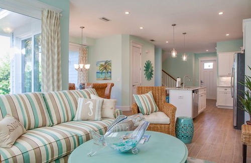 Holmes Beach House | Blue Sky: Luxury 5 Bdrm/4 bath with heated pool - 1 block to beach!