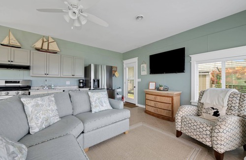 Clyde House | Blue Water Bungalow :Fall Foliage and Riverfront Views Newly LIsted 2025!