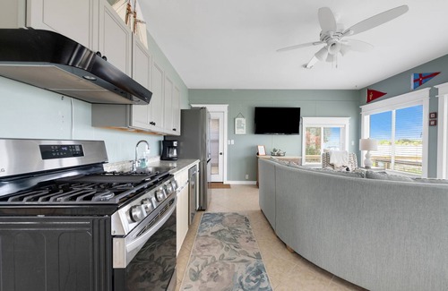 Clyde House | Blue Water Bungalow :Fall Foliage and Riverfront Views Newly LIsted 2025!