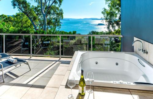 Hamilton Island Apartment | Blue Water Views 16 - 3 Bedroom Penthouse with Ocean Views