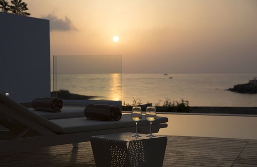 Pernera Villa | Blue Waves Protaras Beachfront Villa 3