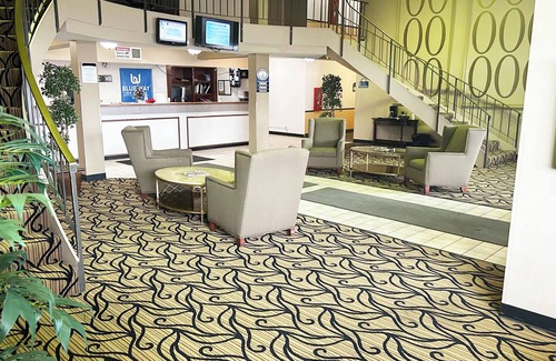 La Crosse Hotel | Blue Way Inn and Suites Lacrosse - Comfort 2 Queen Bed Non Smoking