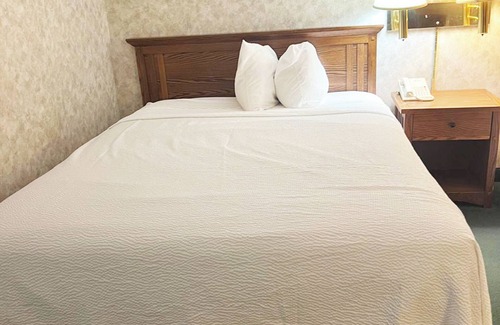 La Crosse Hotel | Blue Way Inn and Suites Lacrosse - Comfort 1 King Bed Non Smoking