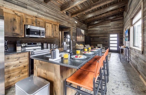 Last Chance House | Blue wing Oasis/Cozy Cabin/World class Fishing/Fire pit/BBQ