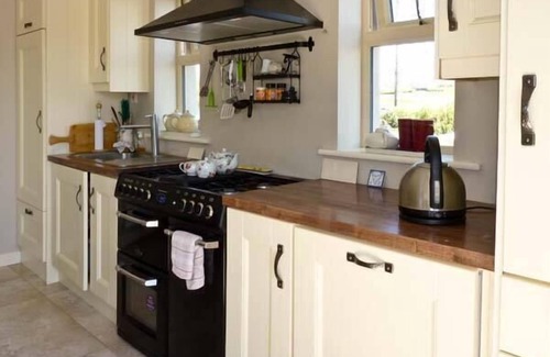 Spanish Point Cottage | BLUEBELL COTTAGE, family friendly in Spanish Point, County Clare