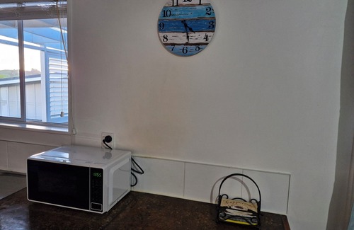Snells Beach Cottage | Bluebell Cottage on Matakana Coast - Pet friendly!