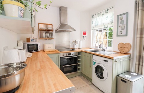 Ormskirk Cottage | BLUEBELL COTTAGE, pet friendly, character holiday cottage in Ormskirk
