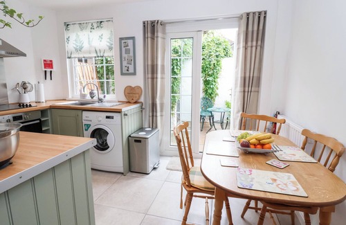 Ormskirk Cottage | BLUEBELL COTTAGE, pet friendly, character holiday cottage in Ormskirk