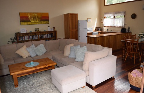 Leura House | Bluebell Cottage set amongst the trees which attract many native birds.