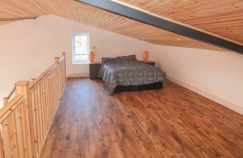 Bampton Cottage | BLUEBELL, pet friendly, with hot tub in Bampton, Devon