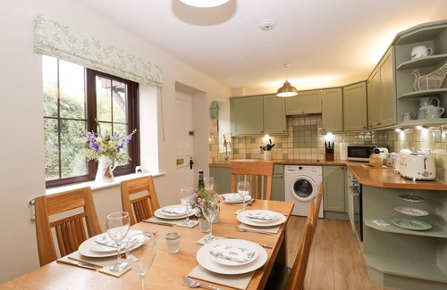 Cerne Abbas Cottage | BLUEBERRY COTTAGE, family friendly, with open fire in Cerne Abbas
