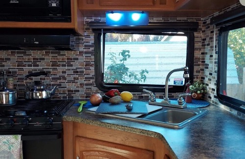 Starcrest House | Blueberry Dreamer - Comfy Clean Sweet Retreat WiFi