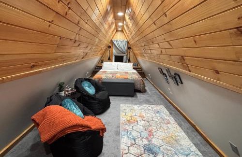 Mount Jackson House | Bluebird Cabin - Cozy A-Frame Retreat