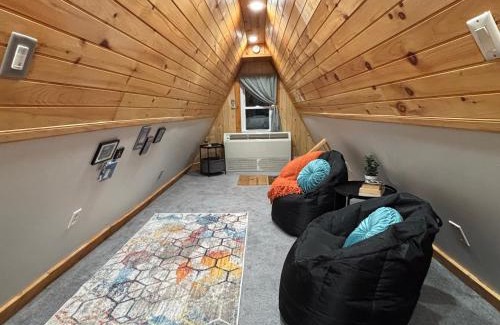 Mount Jackson House | Bluebird Cabin - Cozy A-Frame Retreat