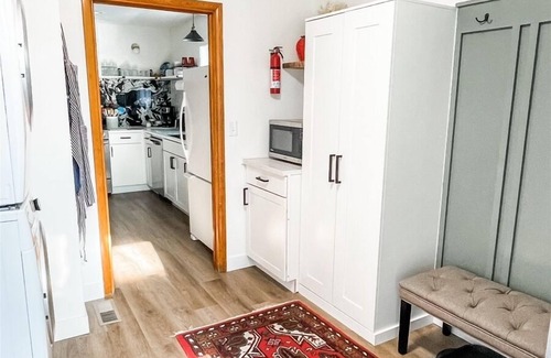 Orchard District House | Bluebird Day - Pilot Butte Pad