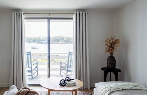 Ocean Point Hotel | Bluebird Ocean Point Inn | Shore Oceanfront Deluxe Suite | with Fire Pits