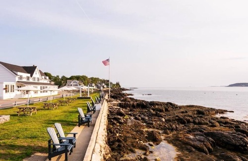 Ocean Point House | Bluebird Ocean Point Inn | Ocean Point Two-Bedroom Suite | Free Coffee and Tea
