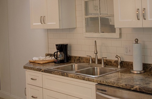 Asheville Apartment | Bluebirds Nest—10 min to town & Biltmore—sparkling well water—hot tub