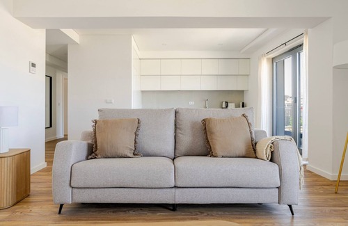 Casal da Ladeira Apartment | Blueground | Alvalade, balcony, nr Campo Pequeno