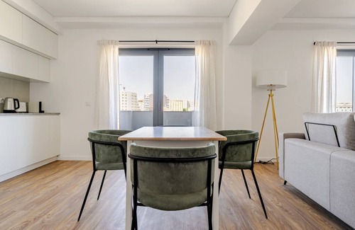 Casal da Ladeira Apartment | Blueground | Alvalade, balcony, nr Campo Pequeno