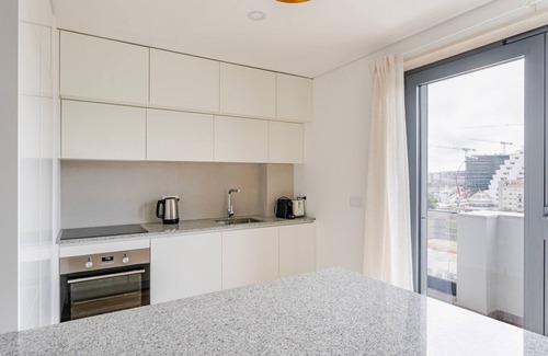 Casal da Ladeira Apartment | Blueground | Alvalade, balcony, nr Gulbenkian
