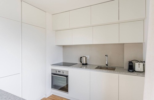 Casal da Ladeira Apartment | Blueground | Alvalade, balcony, nr Gulbenkian