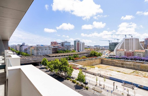 Casal da Ladeira Apartment | Blueground | Alvalade, balcony, nr Campo Pequeno