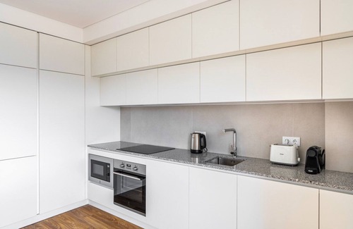 Casal da Ladeira Apartment | Blueground | Alvalade, balcony, nr Campo Pequeno