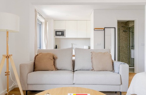 Casal da Ladeira Apartment | Blueground | Alvalade, balcony, nr Campo Pequeno