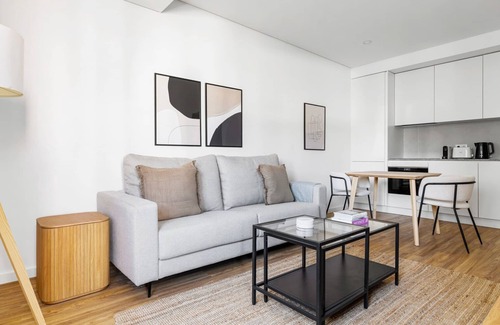 Casal da Ladeira Apartment | Blueground | Alvalade, balcony, nr Parque Eduardo VII