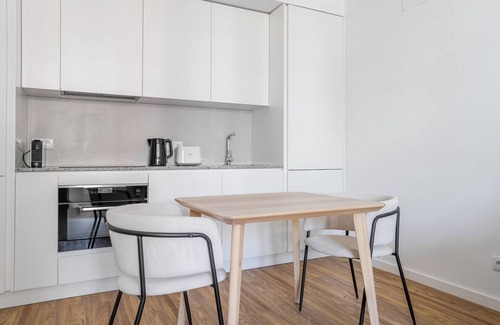 Casal da Ladeira Apartment | Blueground | Alvalade, balcony, nr Campo Pequeno