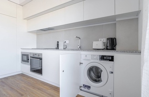 Casal da Ladeira Apartment | Blueground | Alvalade, balcony, nr Campo Pequeno