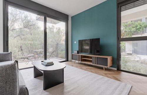 Tel Aviv Apartment | Blueground at Ramat HaHayal, Garden view, Balcony