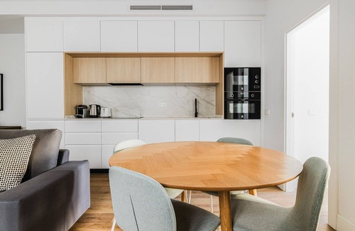 Hispanoamerica Apartment | Blueground | Bernabeu, w/d, doorman, near stadium