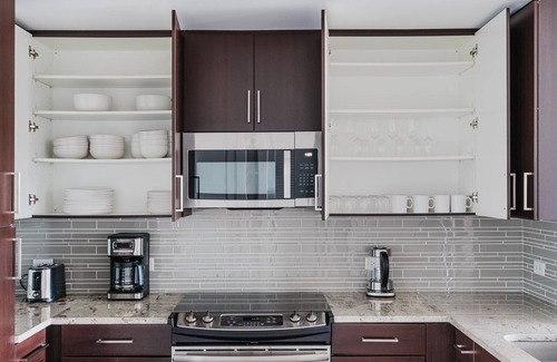 Woodmont Triangle Apartment | Blueground | Bethesda 2bd apartment