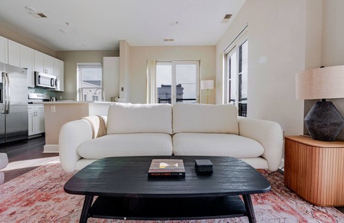 Bethesda Apartment | Blueground | Bethesda, gym & w/d, nr Bethesda Row