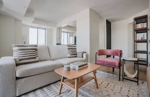 Bluemont Apartment | Blueground | Bluemont, pool, nr Arlington Cemetery