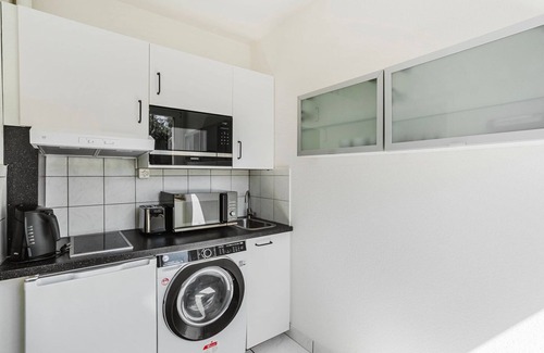 Breite Apartment | Blueground | Breite, elev, washer, balcony