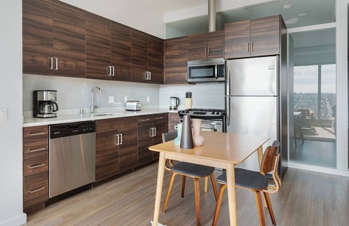 Civic Center Apartment | Blueground | Civic Center, pool, nr Civic Center Plaza
