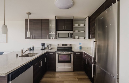 Brighton Apartment | Blueground | Columbia City, gym & w/d, nr parks
