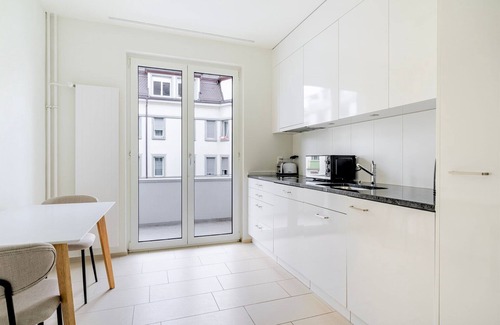 Enge Apartment | Blueground | Enge, balcony, nr Lake Zürich
