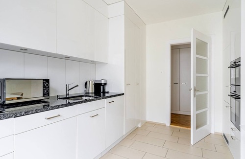 Enge Apartment | Blueground | Enge, balcony, nr Lake Zürich