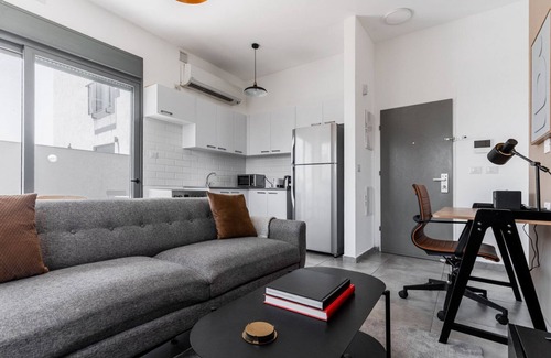 Florentin Apartment | Blueground | Florentine, City view, Two balconies (TLV-2)
