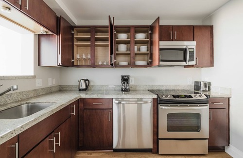 George Washington University Apartment | Blueground | Foggy Bottom studio apartment