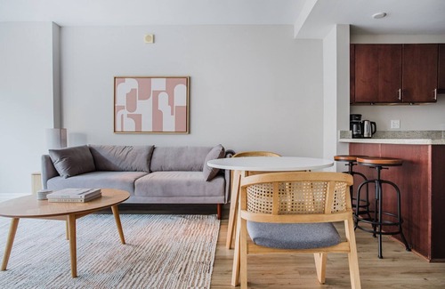 George Washington University Apartment | Blueground | Foggy Bottom, pool & gym, nr metro