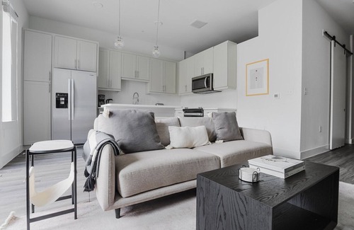 Highland Apartment | Blueground | Highland, pool, w/d, gym, nr Domain